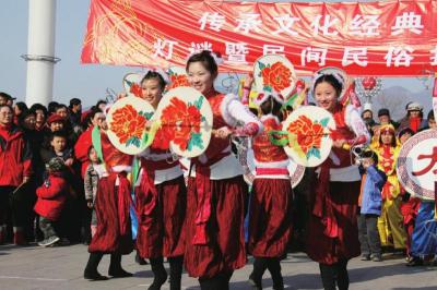 2011年,我区民间太平鼓表演队参加元宵节民俗文化展演