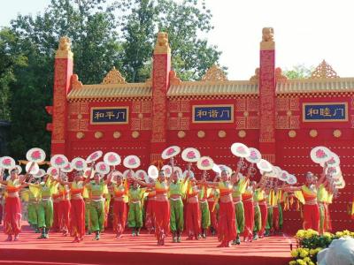 2006年,太平鼓表演队参加我区旅游文化节开幕式