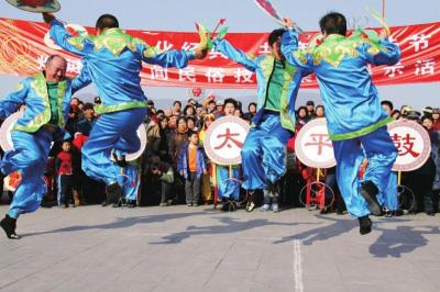 2011年,高派太平鼓参加我区元宵节民俗文化展演