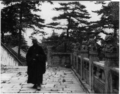 　　1931年的戒台寺方丈（照片出自ebay网站）